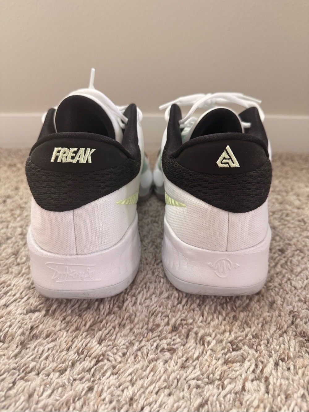 Men’s size 13 Nike Zoom Freak 4